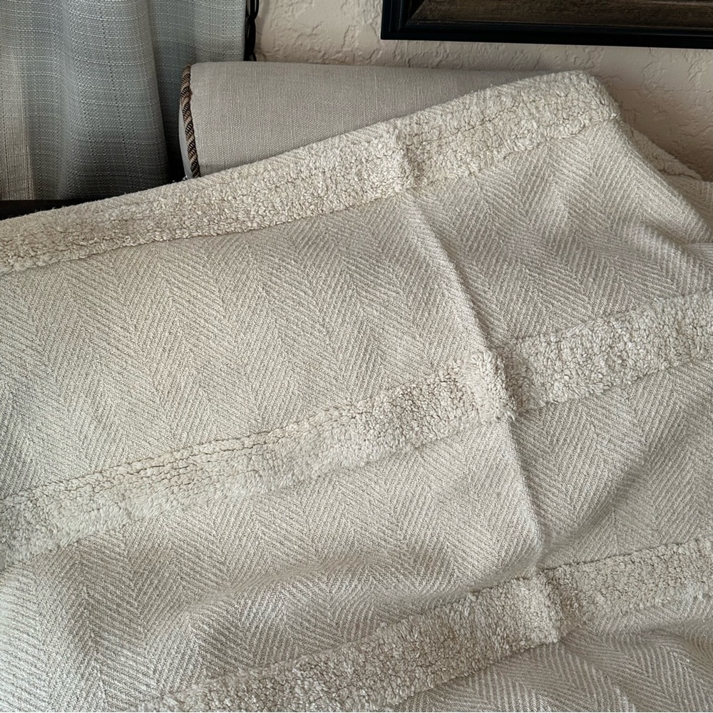 Magaschoni Home Cream White Throw Blanket